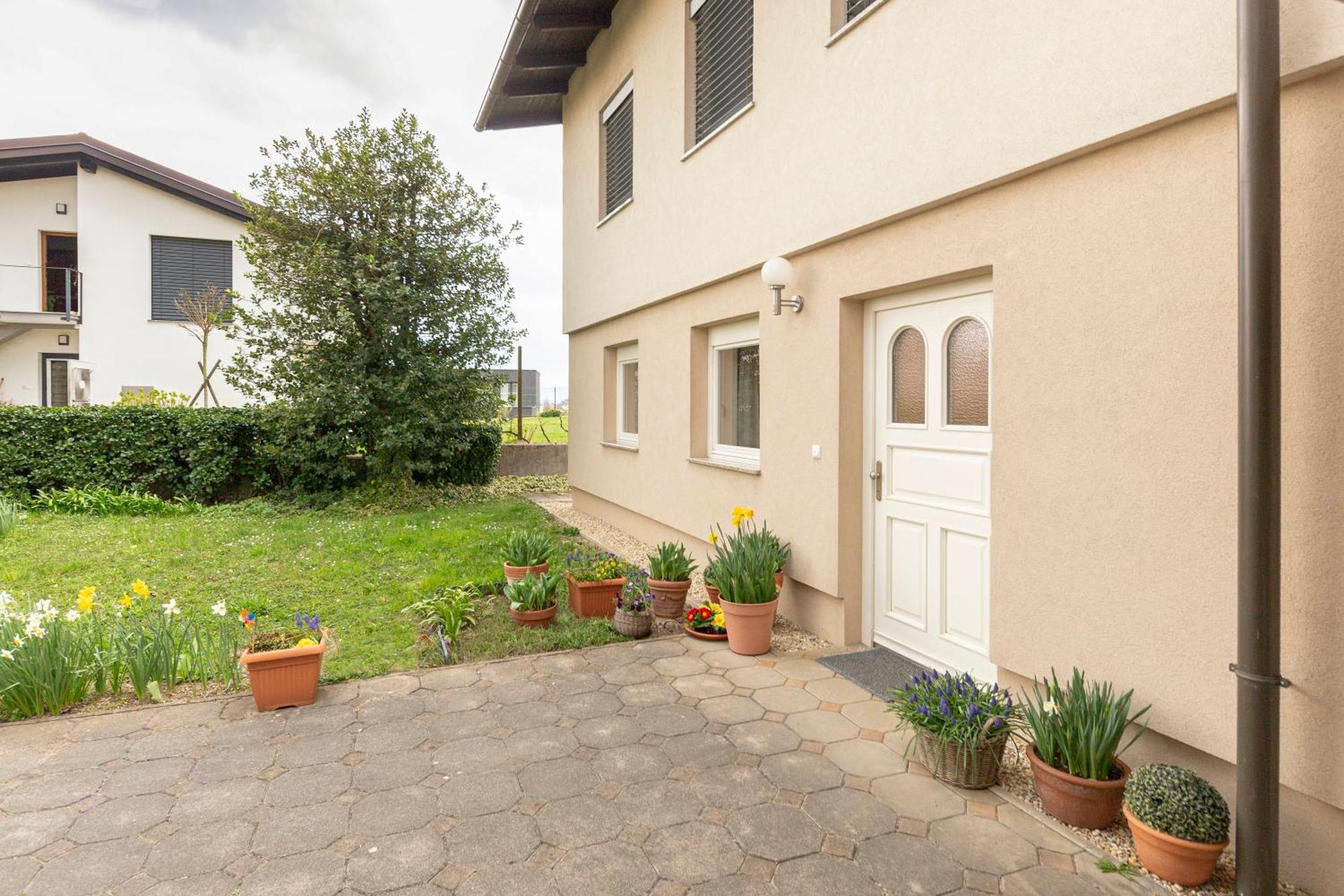 Cozy Garden Flat Apartman Ljubljana Kültér fotó